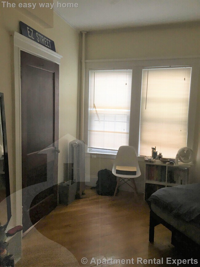 Building Photo - 158 Magazine St