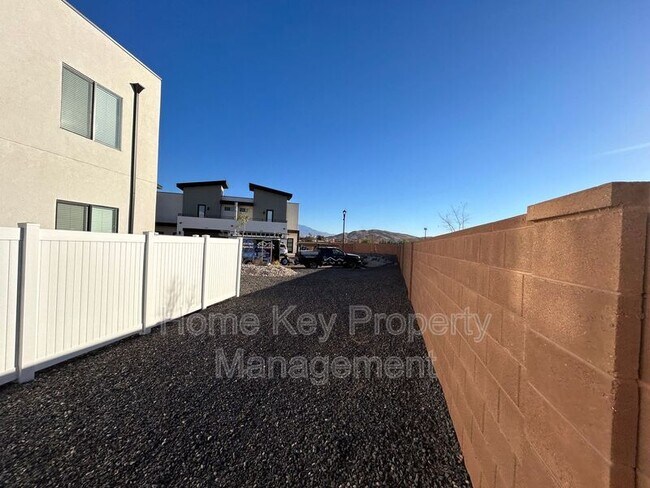 Building Photo - 4065 Eureka Aly
