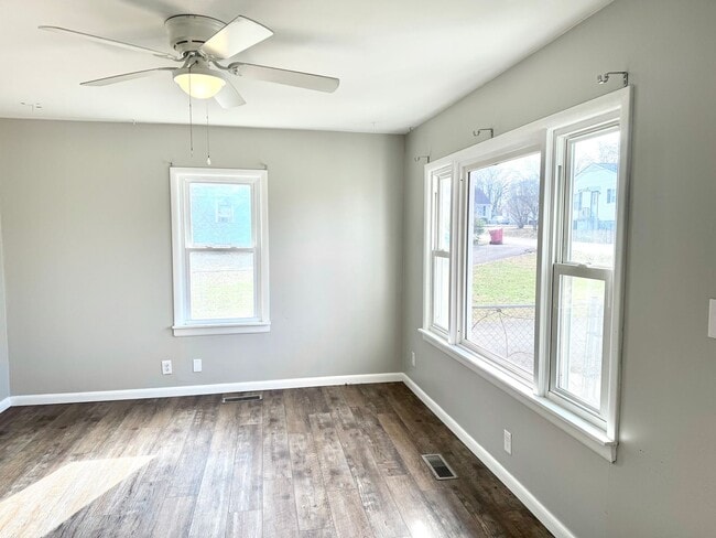 Building Photo - *Walking Distance to the Neighborhood Walmart*