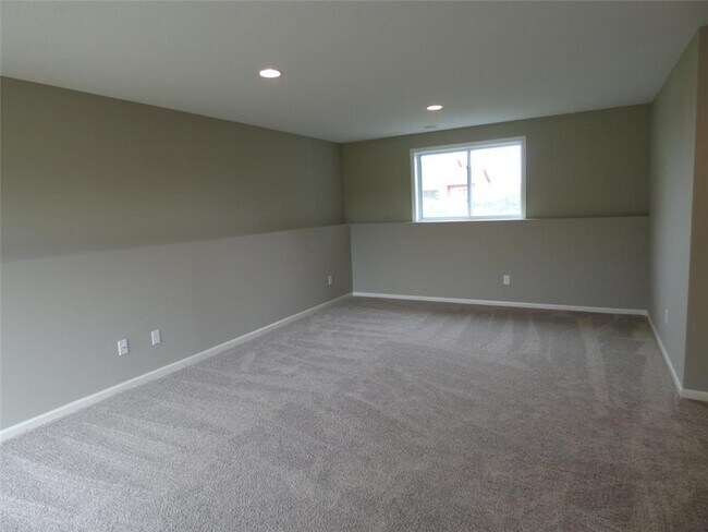 Building Photo - 1025 Pheasant Run