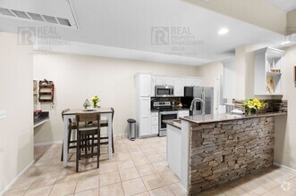 Building Photo - Charming 3-Bedroom Condo in The Reserves a...
