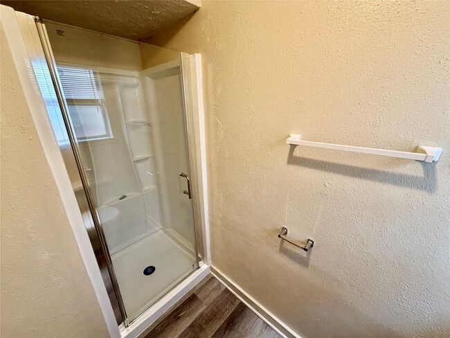 Building Photo - 5015 Glendower Dr