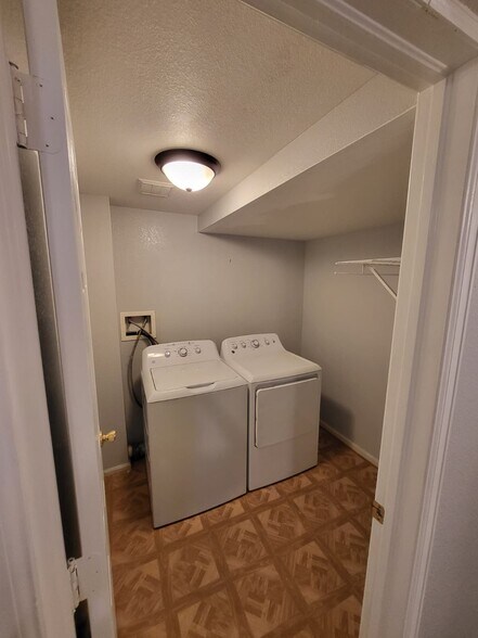 Washer Dryer - 2704 Breckenridge PL