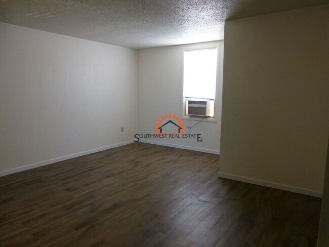 Building Photo - 120 Navajo Road