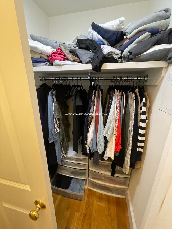 Building Photo - 27 Glenville Ave