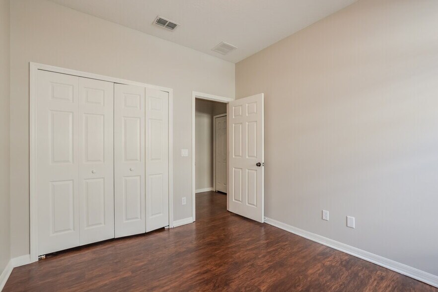 Building Photo - 15128 Stonebriar Way