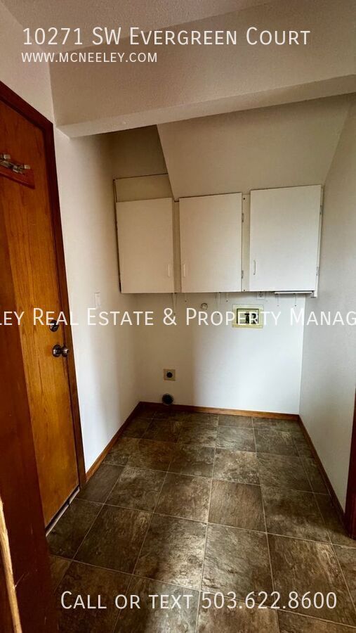 Building Photo - 10271 SW Evergreen Ct