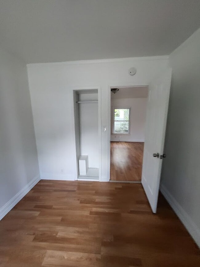 Building Photo - 2 bedroom, 1 bath house