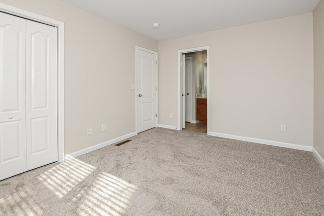 Building Photo - 94 Hood Park Dr