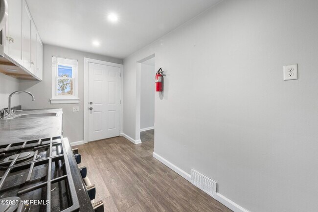 Building Photo - 317 Bath Ave