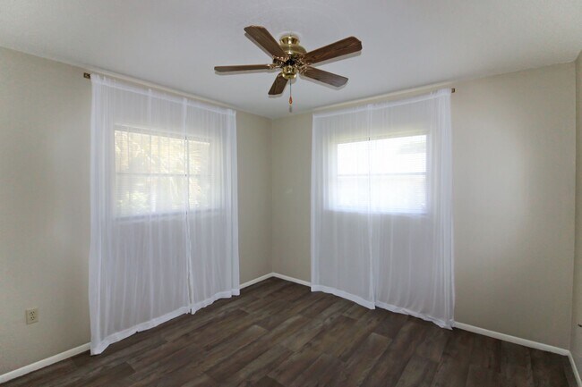 Building Photo - South Venice Annual Home for Rent