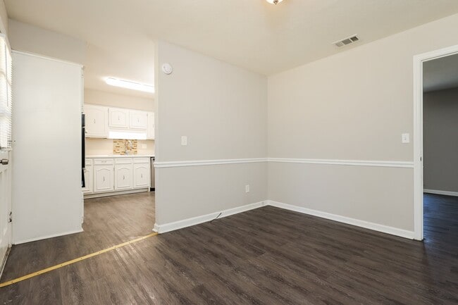 Building Photo - 1113 Rowell St