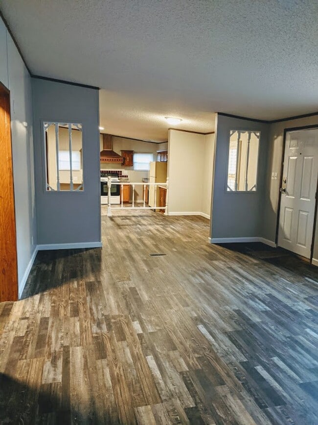 Building Photo - 3 Bedroom Mobile Home in Pelzer SC