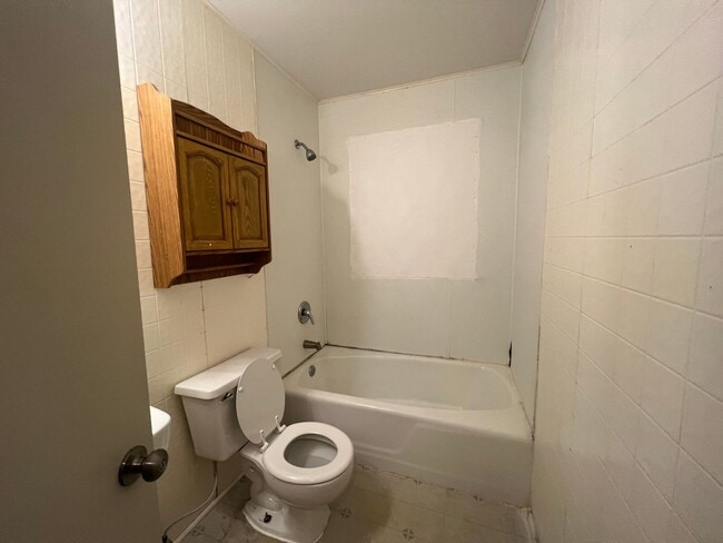 Building Photo - 3 bedroom 2 bathroom home
