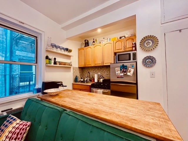 Building Photo - 2790 Broadway-