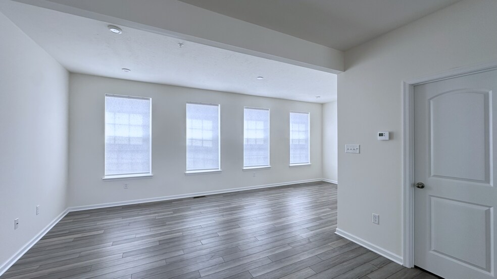 Building Photo - 106 Sweetwater Dr