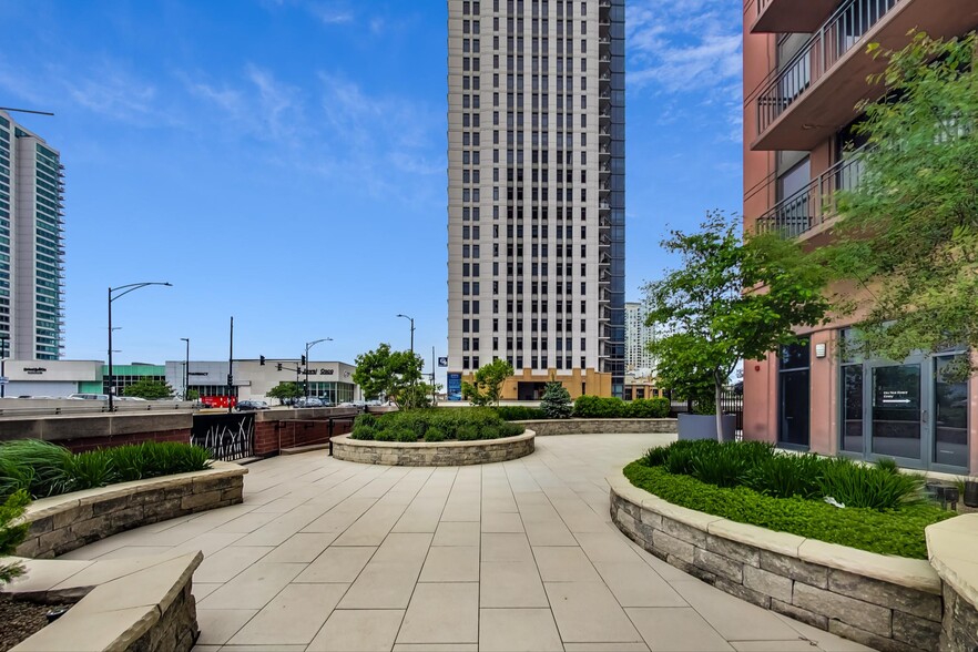Building Photo - 330 N Jefferson St