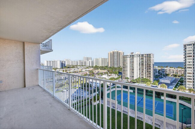 Building Photo - 3020 NE 32nd Ave