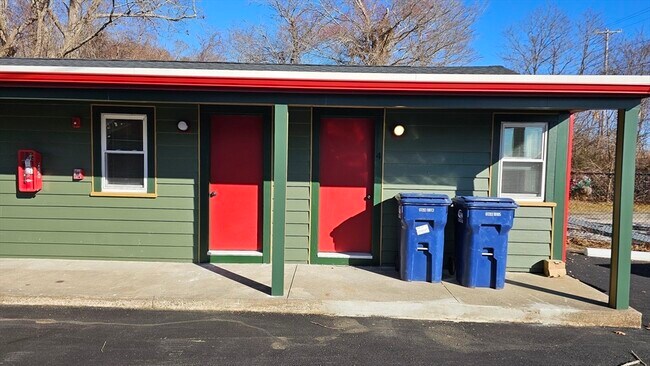 Building Photo - 825 Scenic Hwy