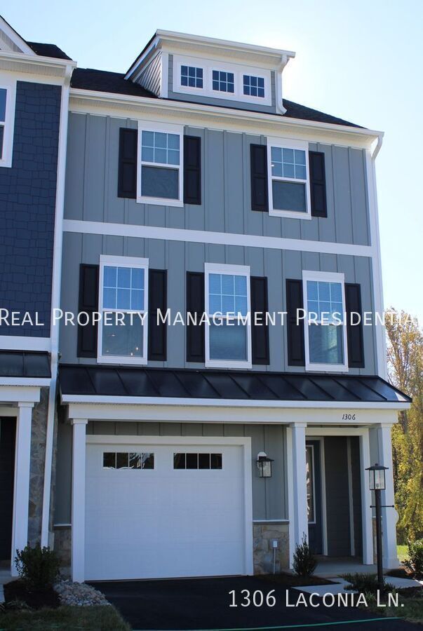 Building Photo - End-unit townhouse in Brookhill