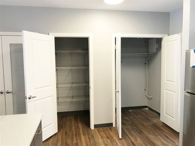 Building Photo - 37 E Ridge Dr