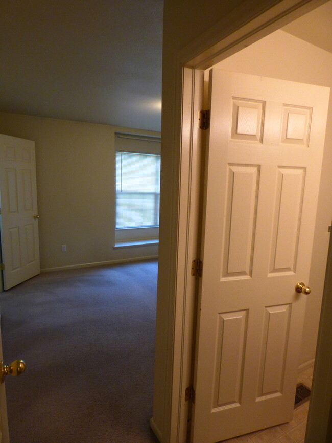 Building Photo - Charming 2 Bed/2.5 Bath Townhome in SW For...