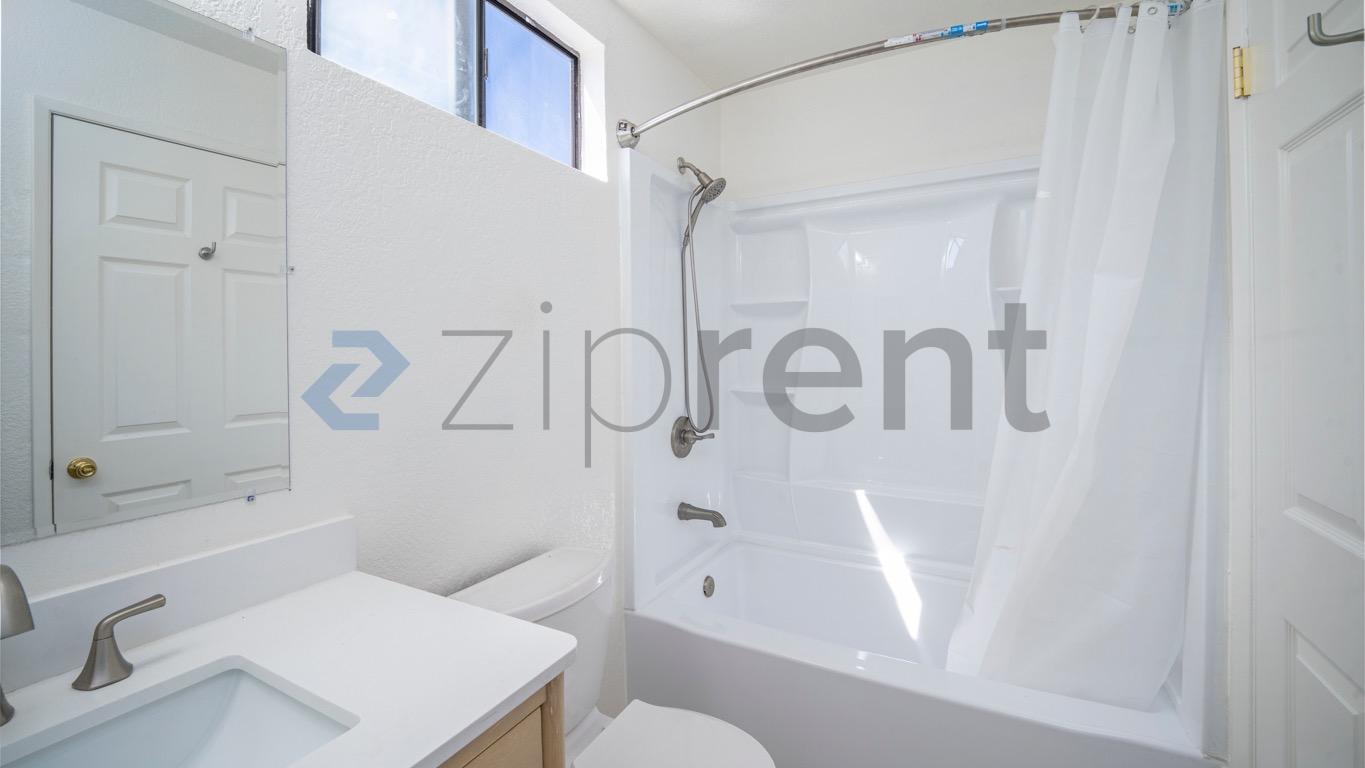 Building Photo - Unit