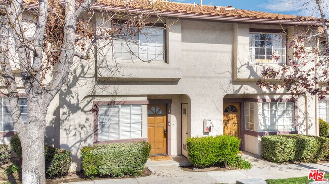 Building Photo - 5624 Las Virgenes Rd