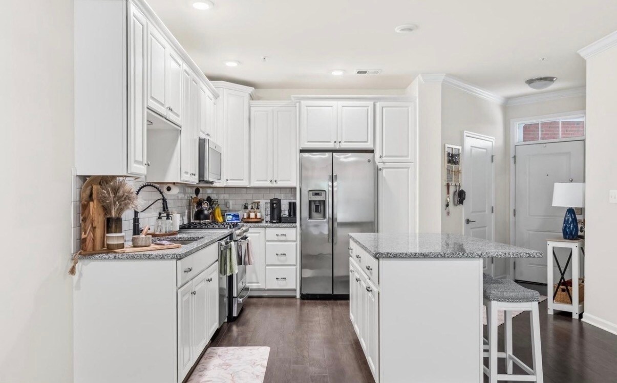 Building Photo - 23255 Milltown Knoll Sq