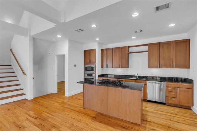 Building Photo - 4509B Eigel St