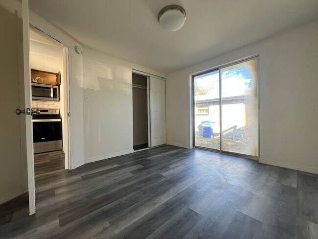 Building Photo - 9318 Grandfield-A