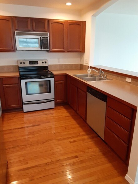 Building Photo - 2730 10th Ct SE