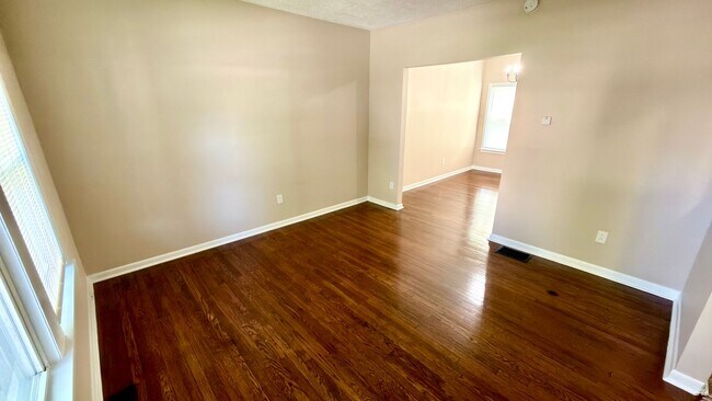 Building Photo - 451 Averill Ave