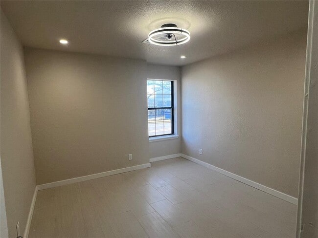 Building Photo - 14405 N Pennsylvania Ave