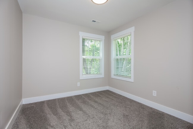 Building Photo - 607 N Scruggs St