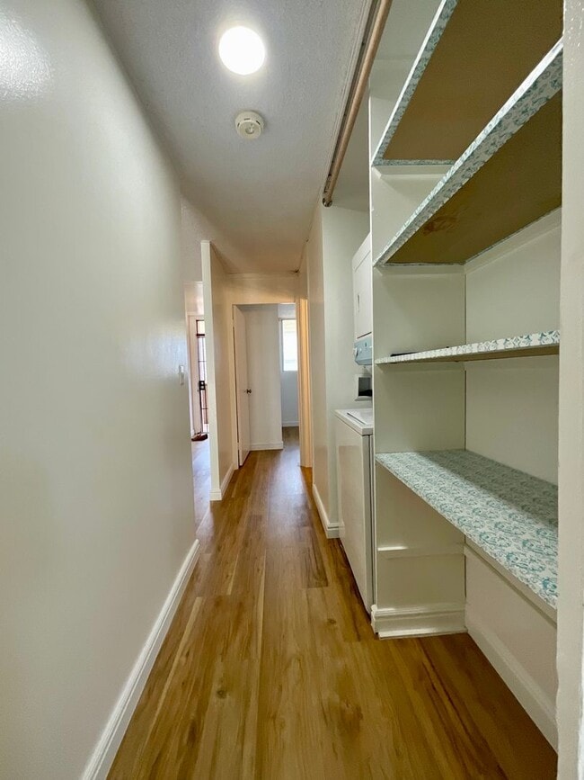 Building Photo - Convenient 2/2/1 with Lanai