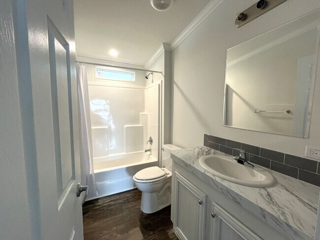 Building Photo - 17100 S Tamiami Trl