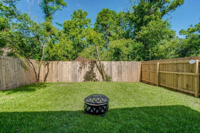 Building Photo - 410 N C St