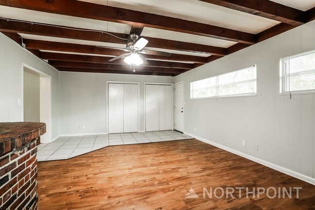 Building Photo - 3 BR/2BA | Newly Renovated Single Family Home |  Front and back yard| Double-long driveways!