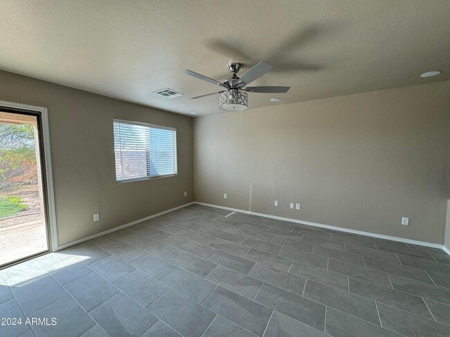 Building Photo - 43313 W Cowpath Rd