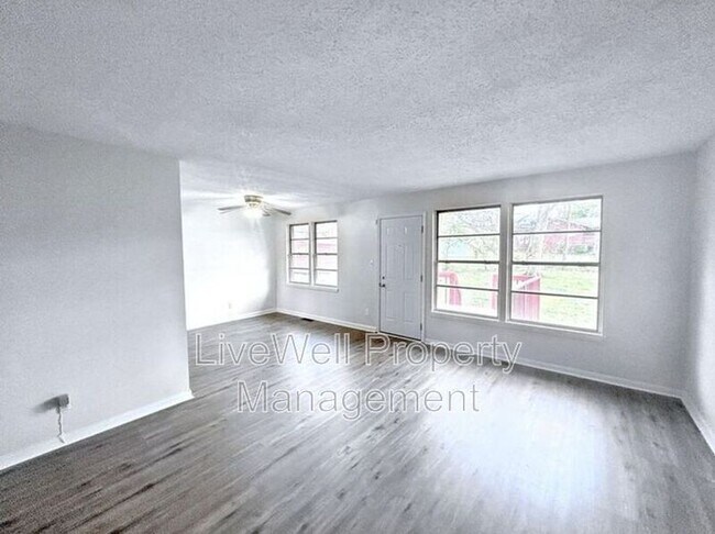 Building Photo - 1205 Woodward Rd