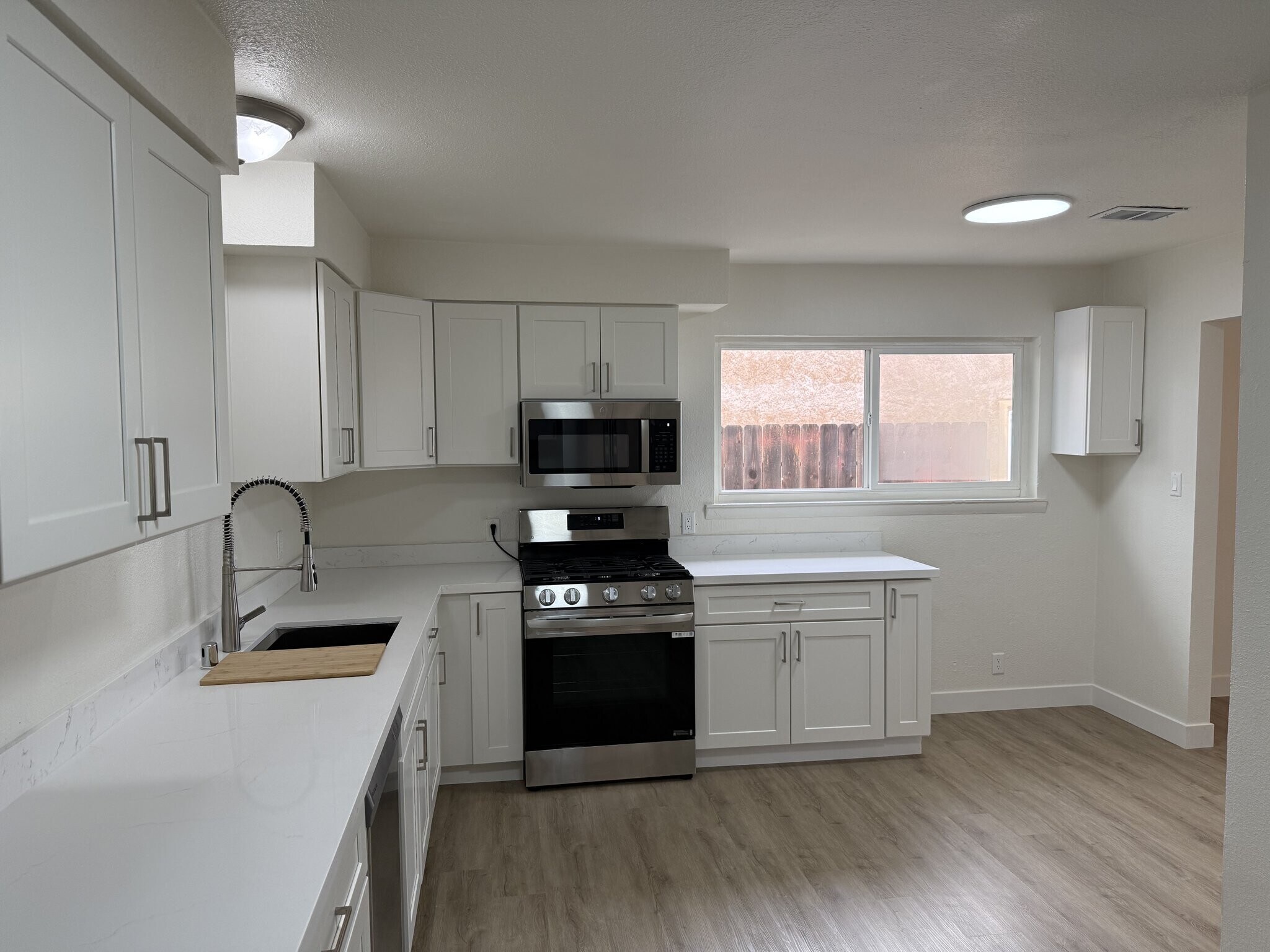 Building Photo - 636 Las Palmas Ave
