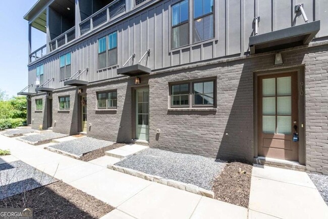 Building Photo - 912 Brees Ct