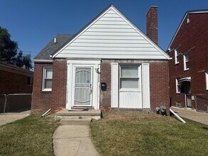 Building Photo - Freshly Renovated 3-Bedroom Home – Quality...