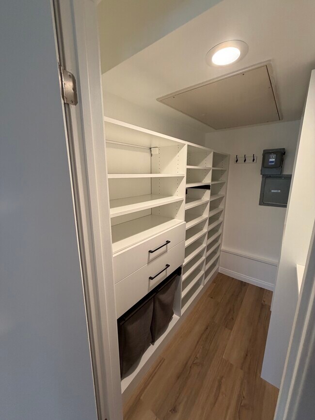 Building Photo - 540 Hawthorn St