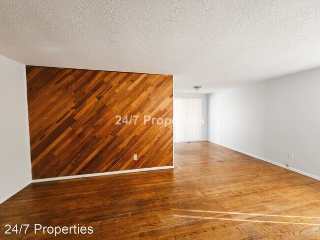 Building Photo - 3 br, 2 bath House - 3029 SE Swain Ave