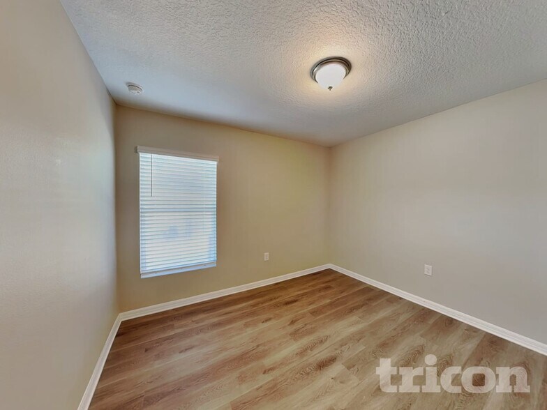 Building Photo - 1130 Alloway Ave