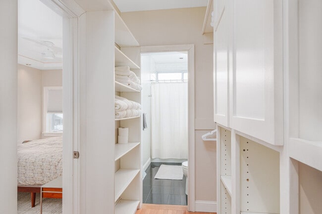 Building Photo - 99 W Circular St