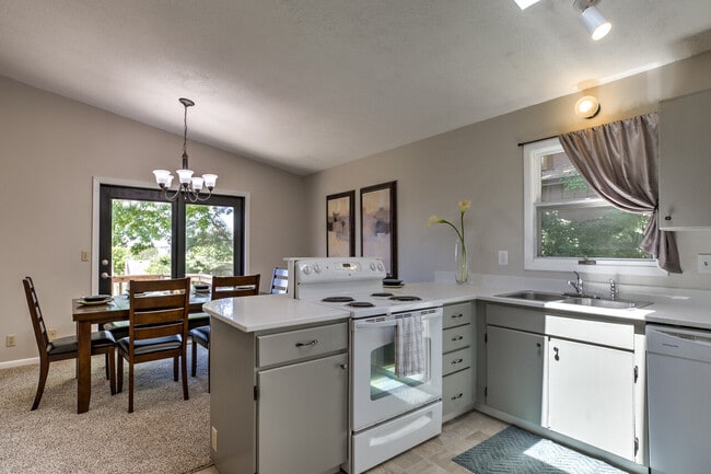 Building Photo - Glenbrook Homes (Irvington)