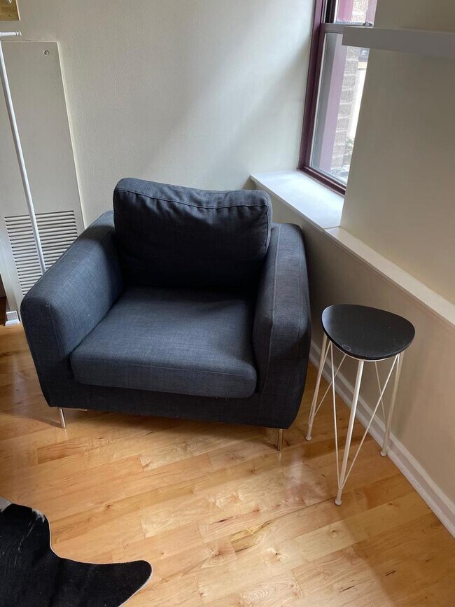 Building Photo - 40 E 9th St